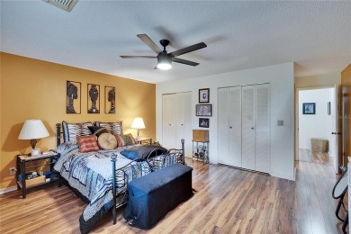 Well-maintained two bedroom, two bath open floor plan Idlewood on Falcon Watch Golf Club in Florida - for sale on GolfHomes.com, golf home, golf lot