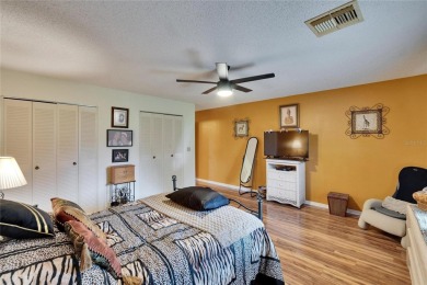 Well-maintained two bedroom, two bath open floor plan Idlewood on Falcon Watch Golf Club in Florida - for sale on GolfHomes.com, golf home, golf lot