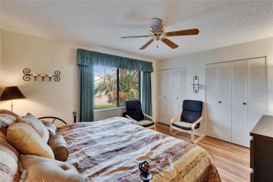 Well-maintained two bedroom, two bath open floor plan Idlewood on Falcon Watch Golf Club in Florida - for sale on GolfHomes.com, golf home, golf lot