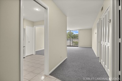 Rarely available, move-in ready, 1-bedroom, 1-bath condo at on Oak Meadows Golf Club in Illinois - for sale on GolfHomes.com, golf home, golf lot