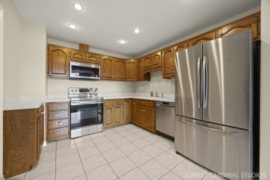 Rarely available, move-in ready, 1-bedroom, 1-bath condo at on Oak Meadows Golf Club in Illinois - for sale on GolfHomes.com, golf home, golf lot