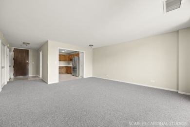 Rarely available, move-in ready, 1-bedroom, 1-bath condo at on Oak Meadows Golf Club in Illinois - for sale on GolfHomes.com, golf home, golf lot