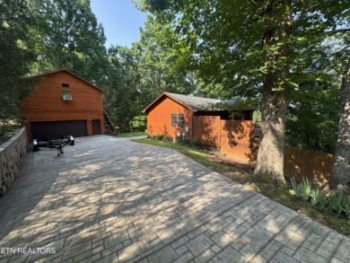 Stunning Log Cabin style Retreat on Norris Lake - Community on The Greens at Deerfield in Tennessee - for sale on GolfHomes.com, golf home, golf lot