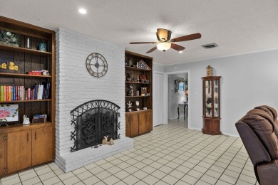 Separate400 sq ft guest house with a kitchenette, full bathroom on South Padre Island Golf Club in Texas - for sale on GolfHomes.com, golf home, golf lot