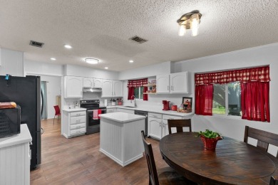 Separate400 sq ft guest house with a kitchenette, full bathroom on South Padre Island Golf Club in Texas - for sale on GolfHomes.com, golf home, golf lot