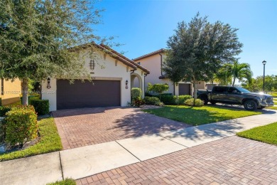 Gorgeous one story home with 3 bright/airy bedrooms 2 bathrooms on Woodlands Country Club in Florida - for sale on GolfHomes.com, golf home, golf lot