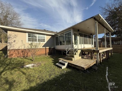 ***ALL REASONABLE OFFERS BEING CONSIDERED***This charming 3 on Lake Forest Yacht and Country Club in Alabama - for sale on GolfHomes.com, golf home, golf lot