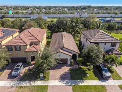 Gorgeous one story home with 3 bright/airy bedrooms 2 bathrooms on Woodlands Country Club in Florida - for sale on GolfHomes.com, golf home, golf lot