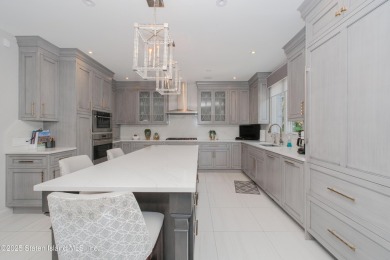 Exquisite Luxury Living on Prestigious Todt Hill.

Welcome to on Richmond County Country Club in New York - for sale on GolfHomes.com, golf home, golf lot