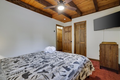 Spacious Family Retreat in The Hideout - Fully Furnished & on The Hideout Golf in Pennsylvania - for sale on GolfHomes.com, golf home, golf lot