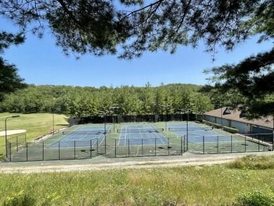 This pristine lodge located at the Cabins on Roark Creek in on Ledgestone Country Club and Golf Course in Missouri - for sale on GolfHomes.com, golf home, golf lot