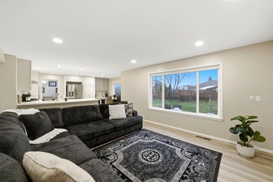 If space, versatility, and timeless comfort are at the top of on Canyon Lakes Golf Course in Washington - for sale on GolfHomes.com, golf home, golf lot