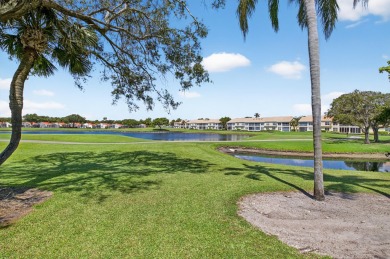Beautiful 3 bedroom, 2 bath single family home situated on a on  in Florida - for sale on GolfHomes.com, golf home, golf lot