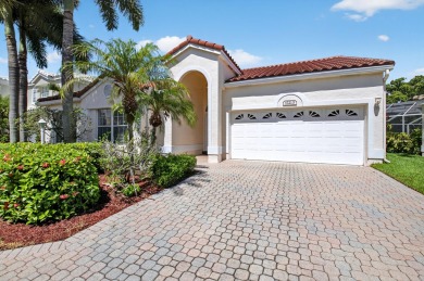 Beautiful 3 bedroom, 2 bath single family home situated on a on  in Florida - for sale on GolfHomes.com, golf home, golf lot