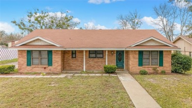 Cozy 3 Bed, 2 Bath home in a great location.  Walking distance on Wright Park Municipal Golf Course in Texas - for sale on GolfHomes.com, golf home, golf lot