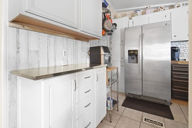 This charming 3-bedroom, 2-bath home is located in Crystal Lake on Prestwick Country Club in South Carolina - for sale on GolfHomes.com, golf home, golf lot