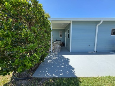 If you're looking for that special home in the Central Florida on Lake Henry Golf Club in Florida - for sale on GolfHomes.com, golf home, golf lot