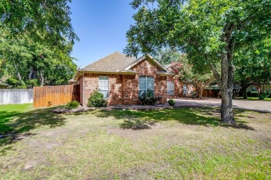 Custom Home in Pecan Plantation. Spacious Living room with wall on Pecan Plantation Country Club in Texas - for sale on GolfHomes.com, golf home, golf lot