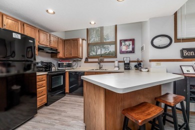 Bright and inviting end-unit Walnut Hill Golf Villa licensed for on Eagle Ridge Inn and Resort in Illinois - for sale on GolfHomes.com, golf home, golf lot