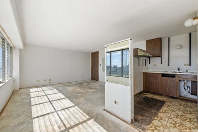 1BR/1BA high floor corner unit in desirable town location with on Ala Wai Golf Course in Hawaii - for sale on GolfHomes.com, golf home, golf lot