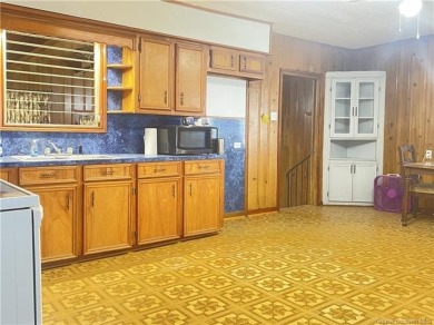 Tucked away just a couple of blocks from the SPAR Complex and on Frasch Park Golf Course in Louisiana - for sale on GolfHomes.com, golf home, golf lot