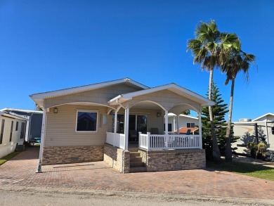 Lovely and well cared for 2 bedroom/2 bath cottage home on an on Long Island Golf Course in Texas - for sale on GolfHomes.com, golf home, golf lot