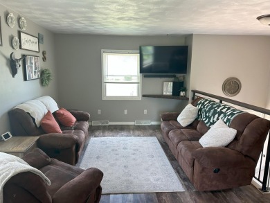Must see this three bedroom, 1.5 bath home close to golf course on Park Hills Golf Course in Illinois - for sale on GolfHomes.com, golf home, golf lot