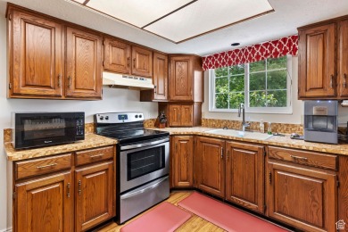 Come and see this amazing home in a coveted Farmington on Oakridge Country Club in Utah - for sale on GolfHomes.com, golf home, golf lot
