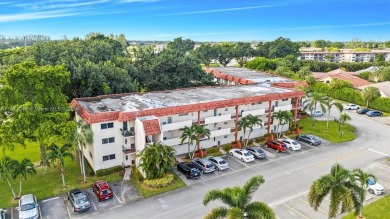 Bright & Beautiful partially furnished home centrally located in on Hollybrook Golf and Tennis Club  in Florida - for sale on GolfHomes.com, golf home, golf lot