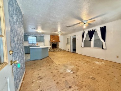 Discover the potential of this cozy 2-bed, 2-bath home in the on Pendleton Harbor in Texas - for sale on GolfHomes.com, golf home, golf lot