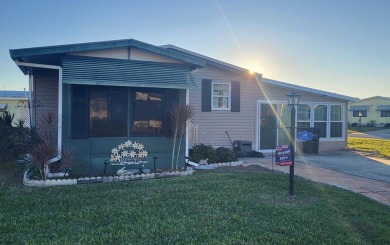 This well maintained and loved 2 bedroom 2 bath home is ready to on Lakes at Leesburg Golf Course in Florida - for sale on GolfHomes.com, golf home, golf lot