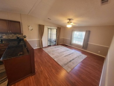 This well maintained and loved 2 bedroom 2 bath home is ready to on Lakes at Leesburg Golf Course in Florida - for sale on GolfHomes.com, golf home, golf lot