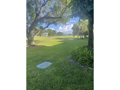 PRICED TO SELL! Make it your own! MOVE-IN READY, Fresh paint on Oriole Golf and Tennis Club in Florida - for sale on GolfHomes.com, golf home, golf lot