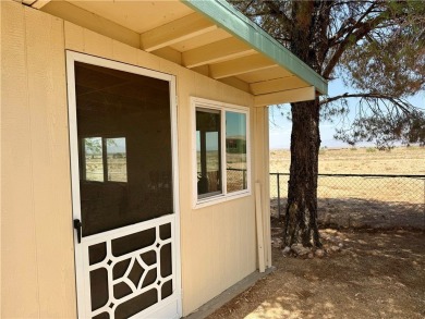 Stunning 3 Bed, 2 Bath Home with Mountain Views located in on Valle Vista Golf Course in Arizona - for sale on GolfHomes.com, golf home, golf lot