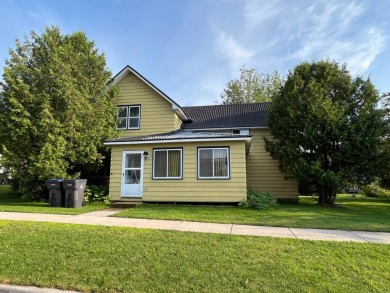 Check out this priced-to-sell 3 bedroom, 1 bath home in the on Prentice Golf Club in Wisconsin - for sale on GolfHomes.com, golf home, golf lot