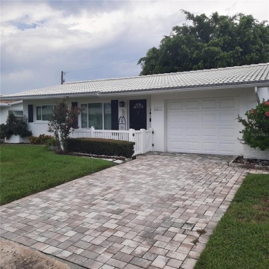 Under contract-accepting backup offers. Unfarmiliar with on Mainlands Golf Club in Florida - for sale on GolfHomes.com, golf home, golf lot