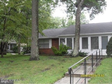 Your Search is over!
This 2 bedroom home with carport is ready on Greenbriar Woodlands in New Jersey - for sale on GolfHomes.com, golf home, golf lot