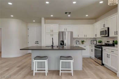 BEAUTIFULLY UPDATED W/ *NEW* APPLIANCES, FLOORING, COUNTERS on Siena Golf Club in Nevada - for sale on GolfHomes.com, golf home, golf lot