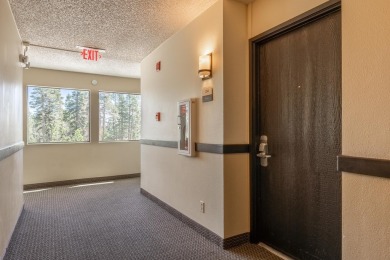 This updated 1-bedroom condo is located in the popular Summit on Sierra Star Golf Course in California - for sale on GolfHomes.com, golf home, golf lot