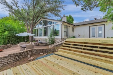 Welcome to lake life at its finest in DeCordova Bend Estates! on De Cordova Bend Country Club in Texas - for sale on GolfHomes.com, golf home, golf lot