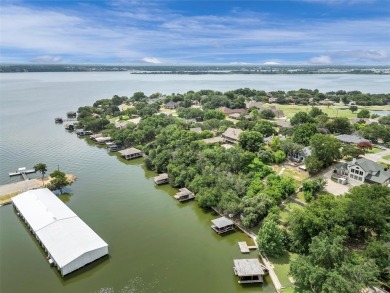 Welcome to lake life at its finest in DeCordova Bend Estates! on De Cordova Bend Country Club in Texas - for sale on GolfHomes.com, golf home, golf lot