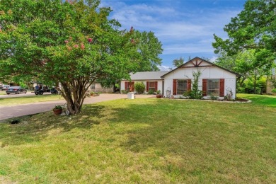 Welcome to lake life at its finest in DeCordova Bend Estates! on De Cordova Bend Country Club in Texas - for sale on GolfHomes.com, golf home, golf lot