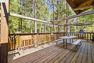 This cozy cabin comes fully furnished and move-in ready! This on Sequoia Woods Country Club in California - for sale on GolfHomes.com, golf home, golf lot