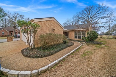 Stunning Updated Townhome in Emerald Bay on Lake Palestine on Emerald Bay Club in Texas - for sale on GolfHomes.com, golf home, golf lot