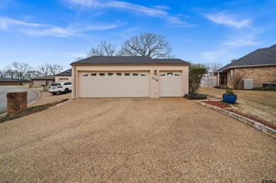 Stunning Updated Townhome in Emerald Bay on Lake Palestine on Emerald Bay Club in Texas - for sale on GolfHomes.com, golf home, golf lot