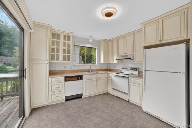 Sunny  Stylish in Heritage Hills!  Welcome to this beautifully on Somers Pointe Golf Club - West Hill in New York - for sale on GolfHomes.com, golf home, golf lot