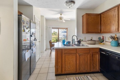 Vacation year round* Walk to Public Golf Course, lake for on Lakeside Golf Course in Kentucky - for sale on GolfHomes.com, golf home, golf lot