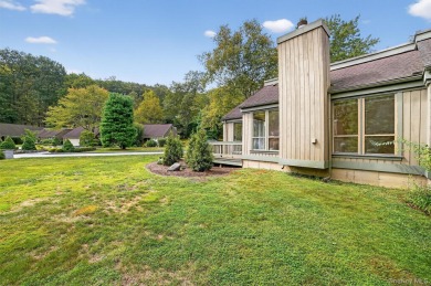 Sunny  Stylish in Heritage Hills!  Welcome to this beautifully on Somers Pointe Golf Club - West Hill in New York - for sale on GolfHomes.com, golf home, golf lot