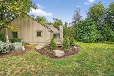 Sunny  Stylish in Heritage Hills!  Welcome to this beautifully on Somers Pointe Golf Club - West Hill in New York - for sale on GolfHomes.com, golf home, golf lot