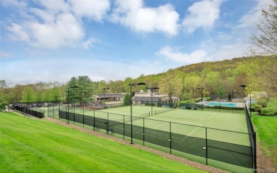 Sunny  Stylish in Heritage Hills!  Welcome to this beautifully on Somers Pointe Golf Club - West Hill in New York - for sale on GolfHomes.com, golf home, golf lot